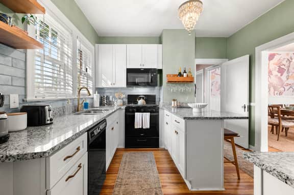 Renovated 2BR w/Porch & Pool Table • San Marco - Image 2